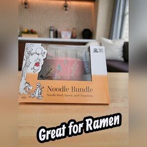 New Winnie the Pooh noodle bowl with spoon and chopsticks bundle